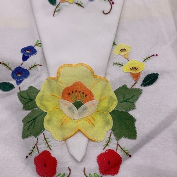 2 Vintage yellow embroidered flowers unique sets of cloth placemats with napkins - Picture 3 of 12